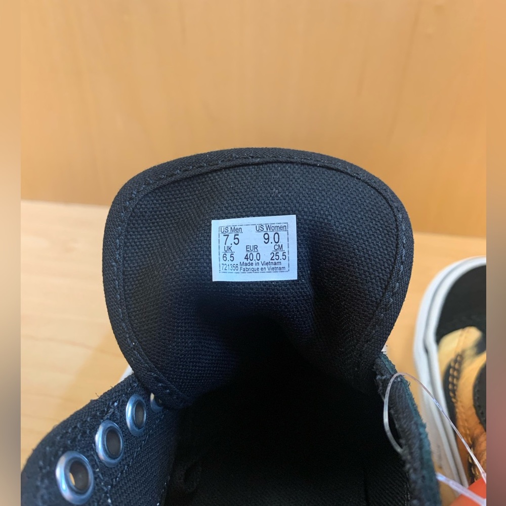 Vans - Picture 6 of 10